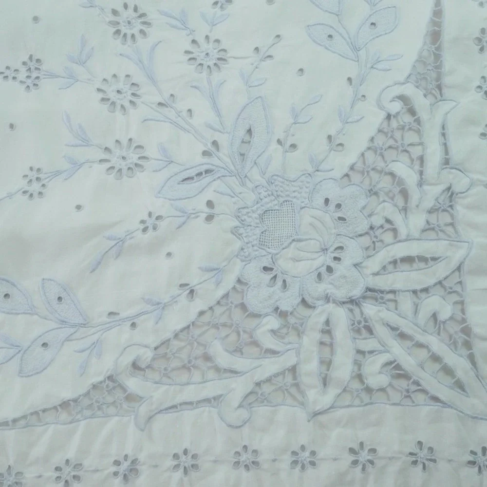 Vintage White Lace Cutwork Tablecloth Floral Madiera Embroidery Bleu White 79x64